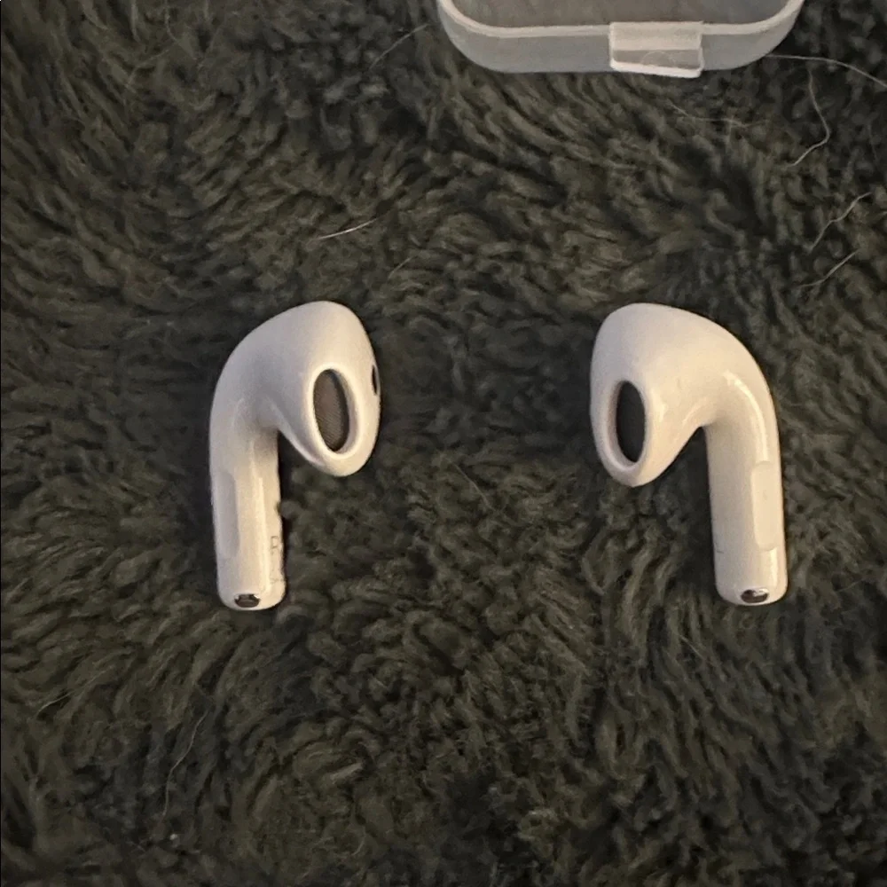 Apple Airpod 4 ear buds only NO CASE
